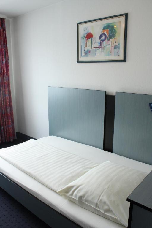 Hotel Diplomat Frankfurt am Main Szoba fotó