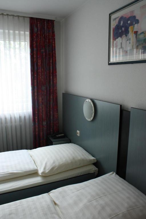 Hotel Diplomat Frankfurt am Main Szoba fotó